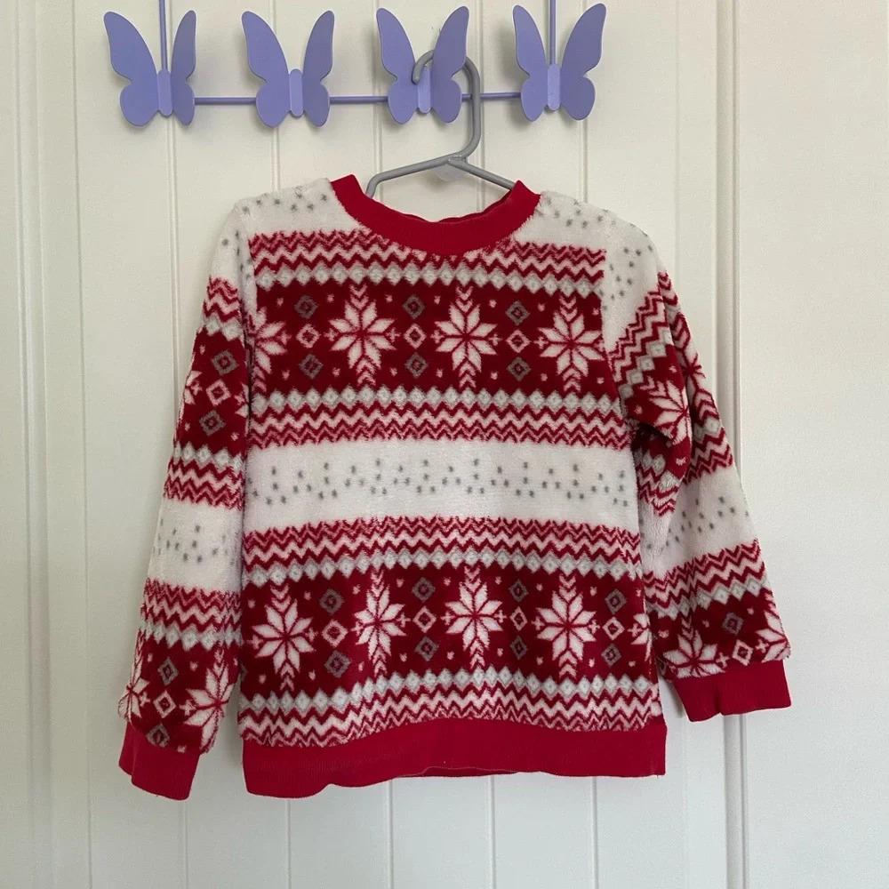 EUC | PatPat boy’s red & white patterned plush top — size 5/6‎